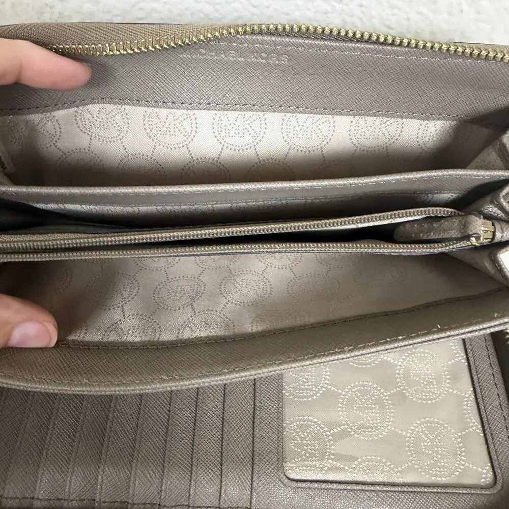 Michael Kors Large Pebbled Leather Continental Wallet Wristlet Taupe EUC